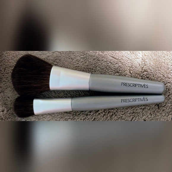 Sleek Silver Makeup Brush Set - Picture 2 of 2